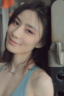 透明比基尼泳衣美女